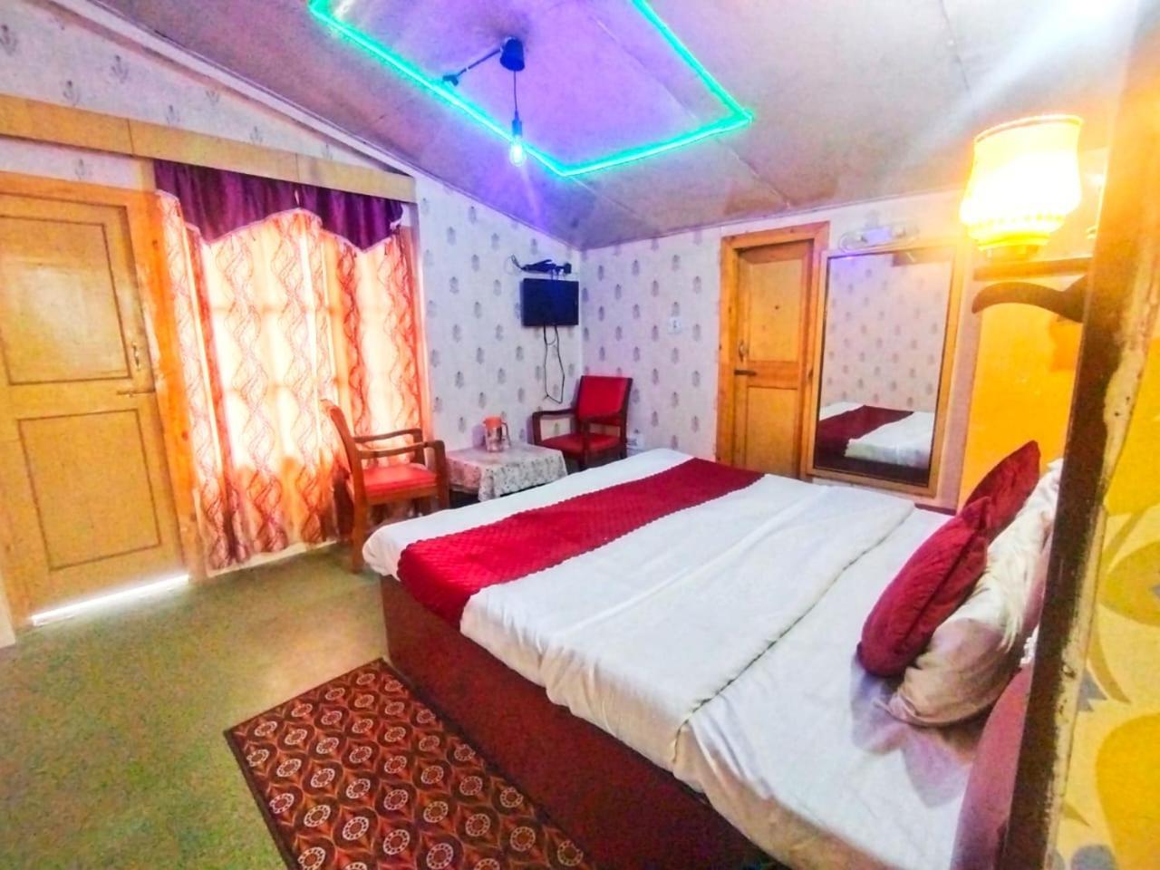 Hotel Gilbert Mountain View Manāli Eksteriør billede